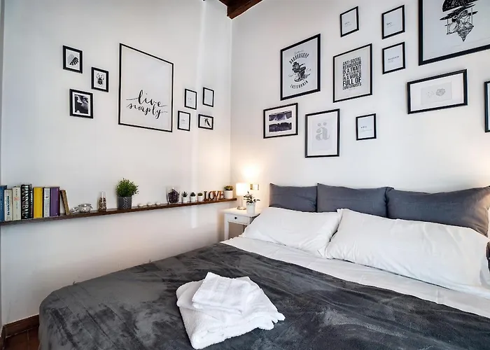 Via Dei Baullari Рим